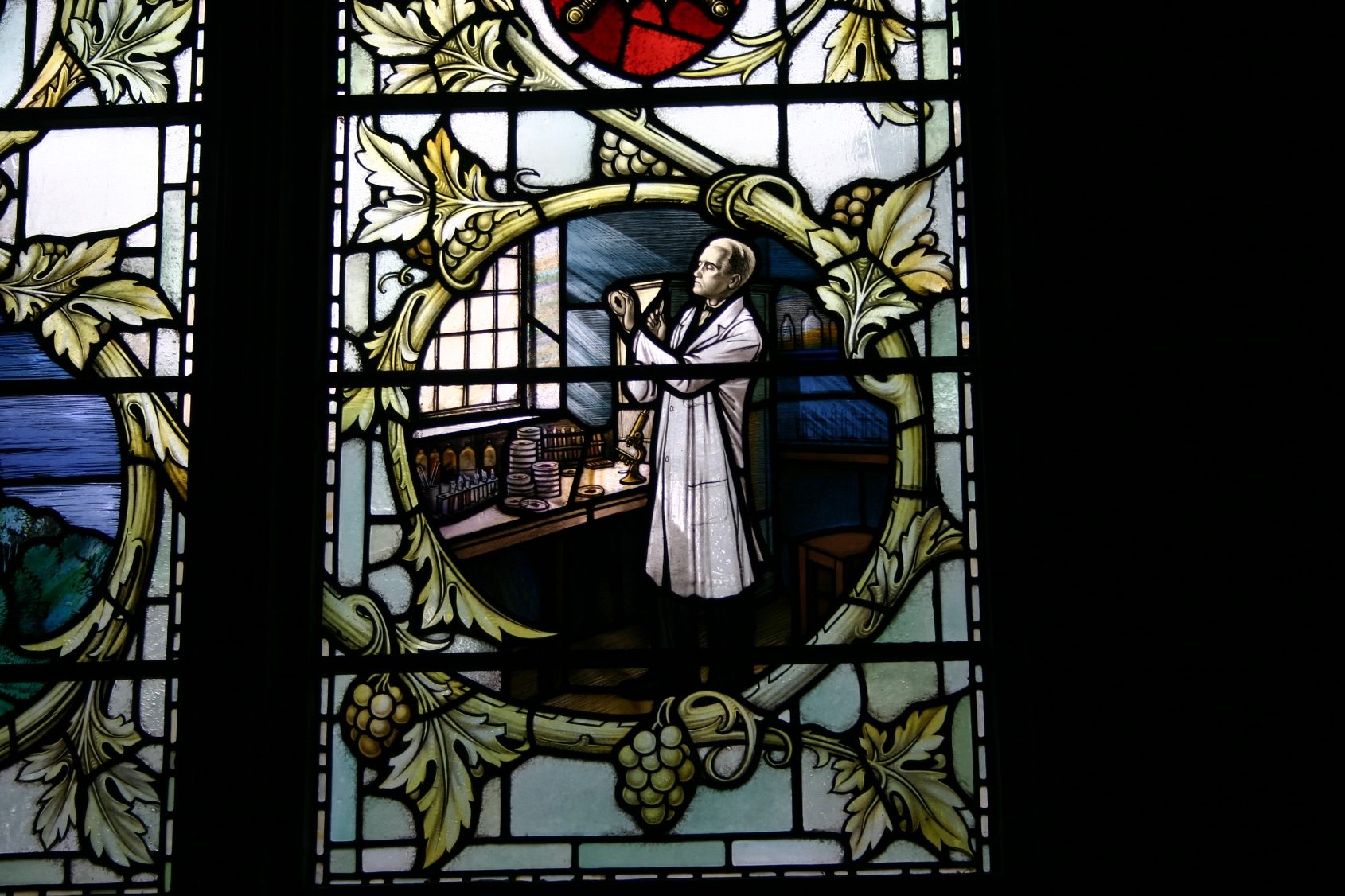 Alexander Fleming's stained glass window, St James Church, Paddington, London - 05.JPG